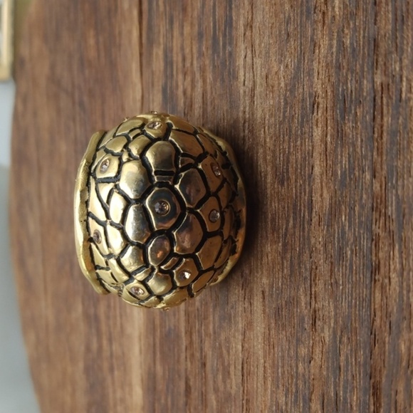 Tahari Gold tone cobblestone chunky estate ring size 6.5 R314